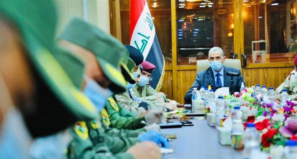 وزير الداخلية العراقي مترئسا اجتماعا امنيا حول التعامل مع المتظاهرين