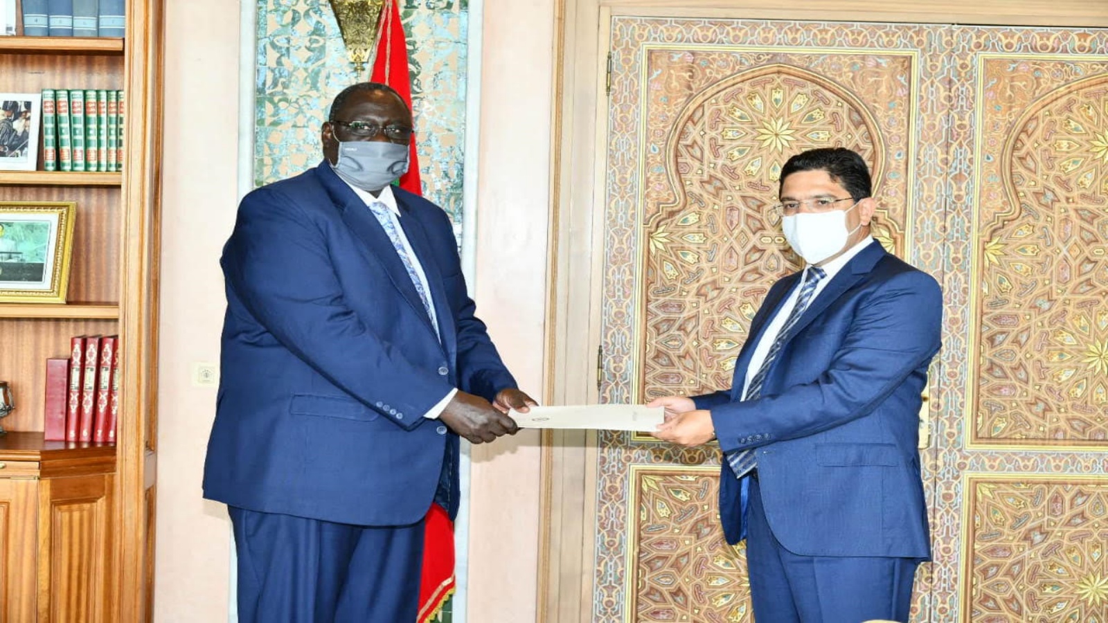 بوريطة يتسلم نسخة من أوراق اعتماد سفير جنوب السودان الجديد لدى الرباط