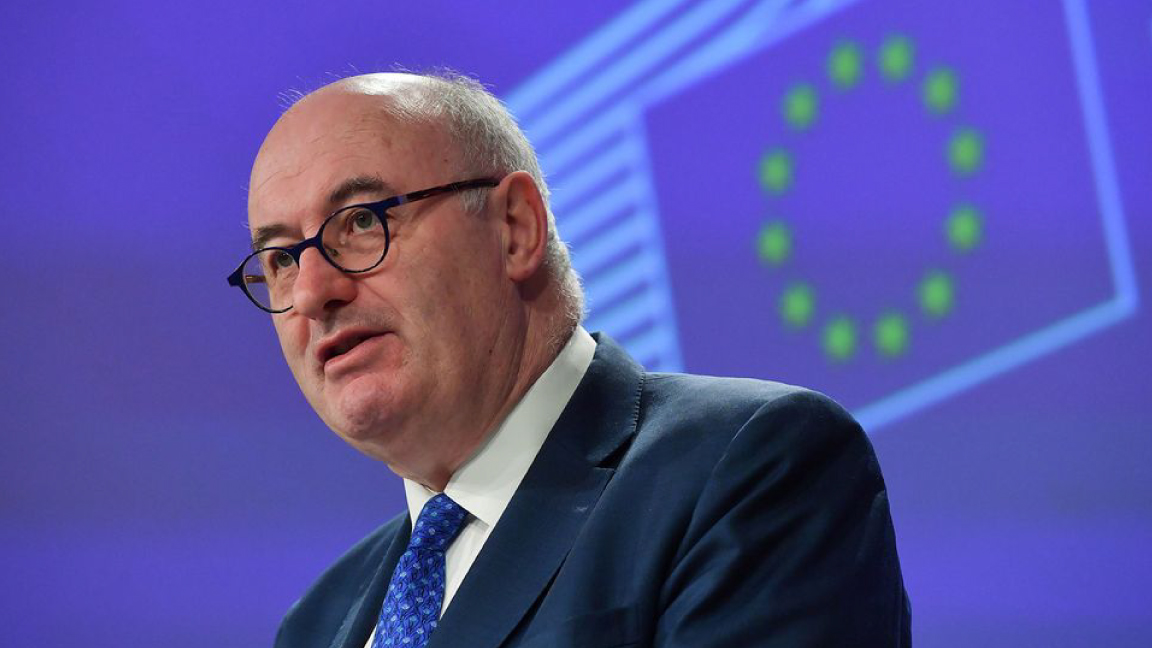  المفوض الأوروبي للتجارة فيل هوغان متورط بفضيحة سياسية متصلة بكورونا في إيرلندا