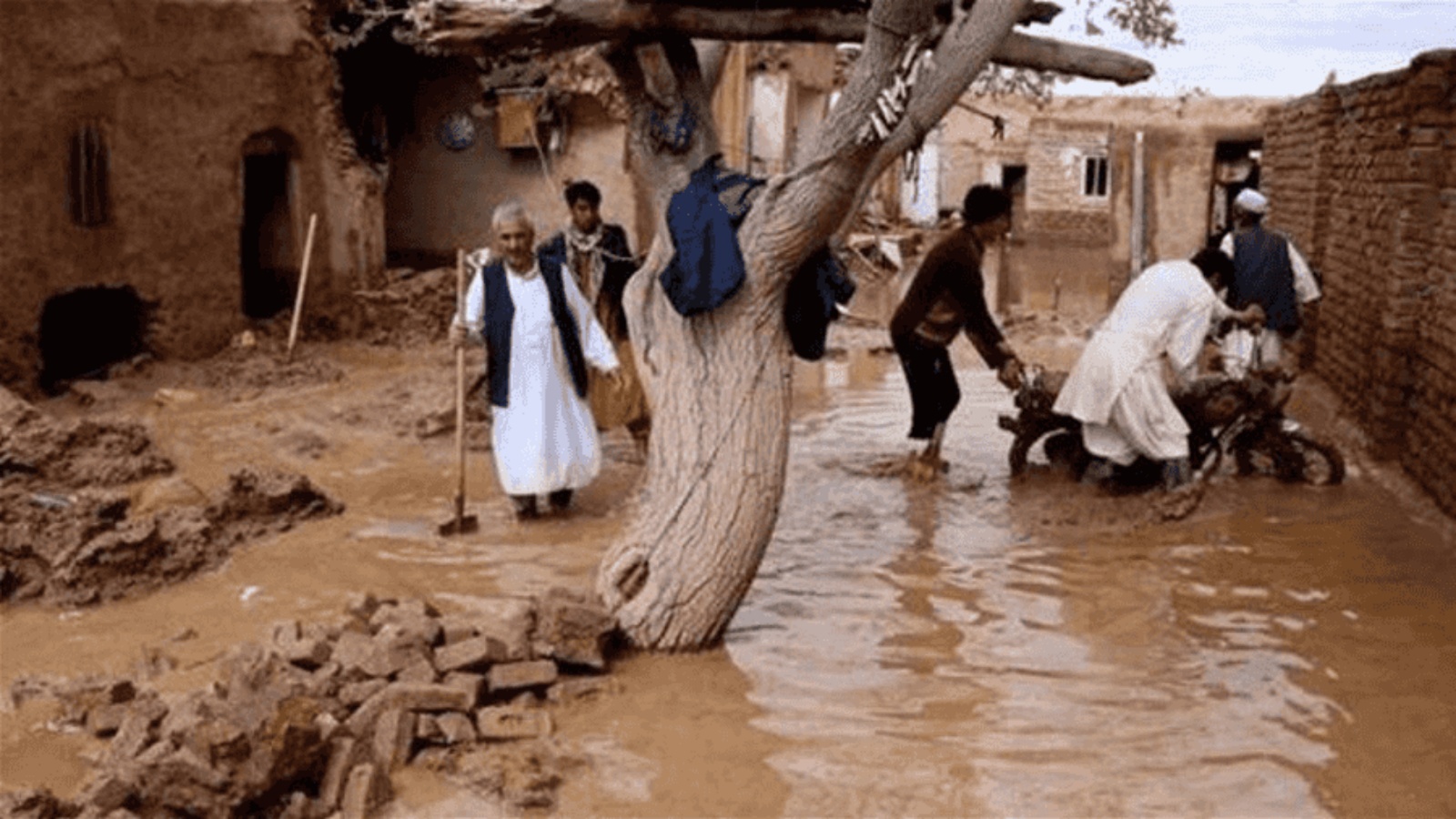 فيضانات أفغانستان تودي بحياة 162 شخصا 