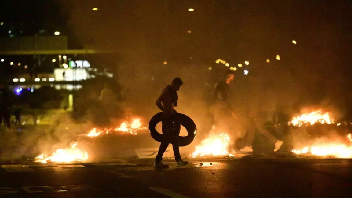 متطرفون يتظاهرون في مالمو ليل الجمعة بعد منع زعيم دنماركي يميني من دخول السويد 