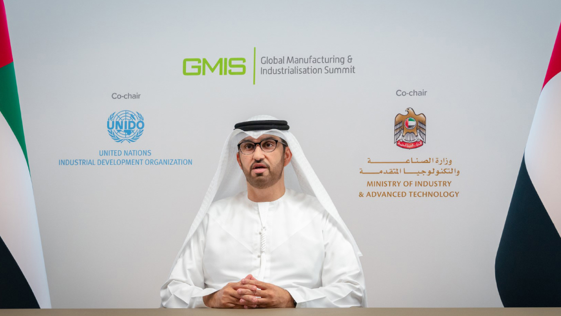 وزير الصناعة والتكنولوجيا المتقدمة متكلمًا في القمة العالمية للصناعة والتصنيع الجمعة