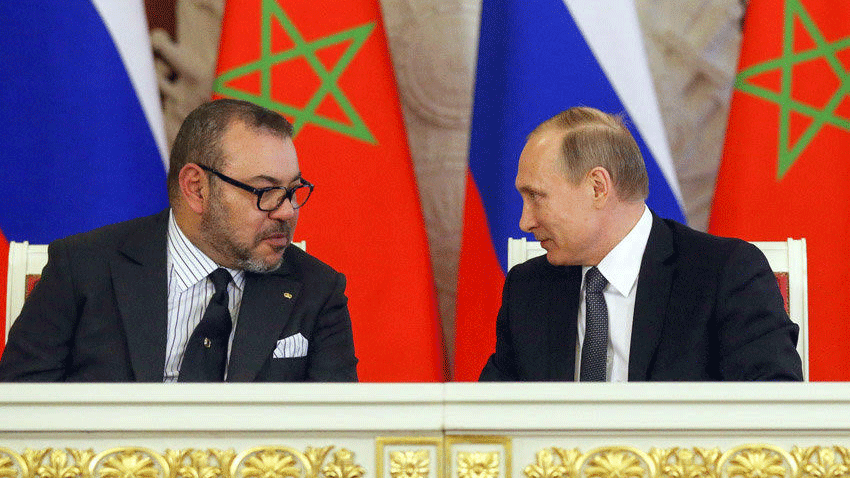 العاهل المغربي لدى استقباله للرئيس الروسي قبل سنوات في الدار البيضاء