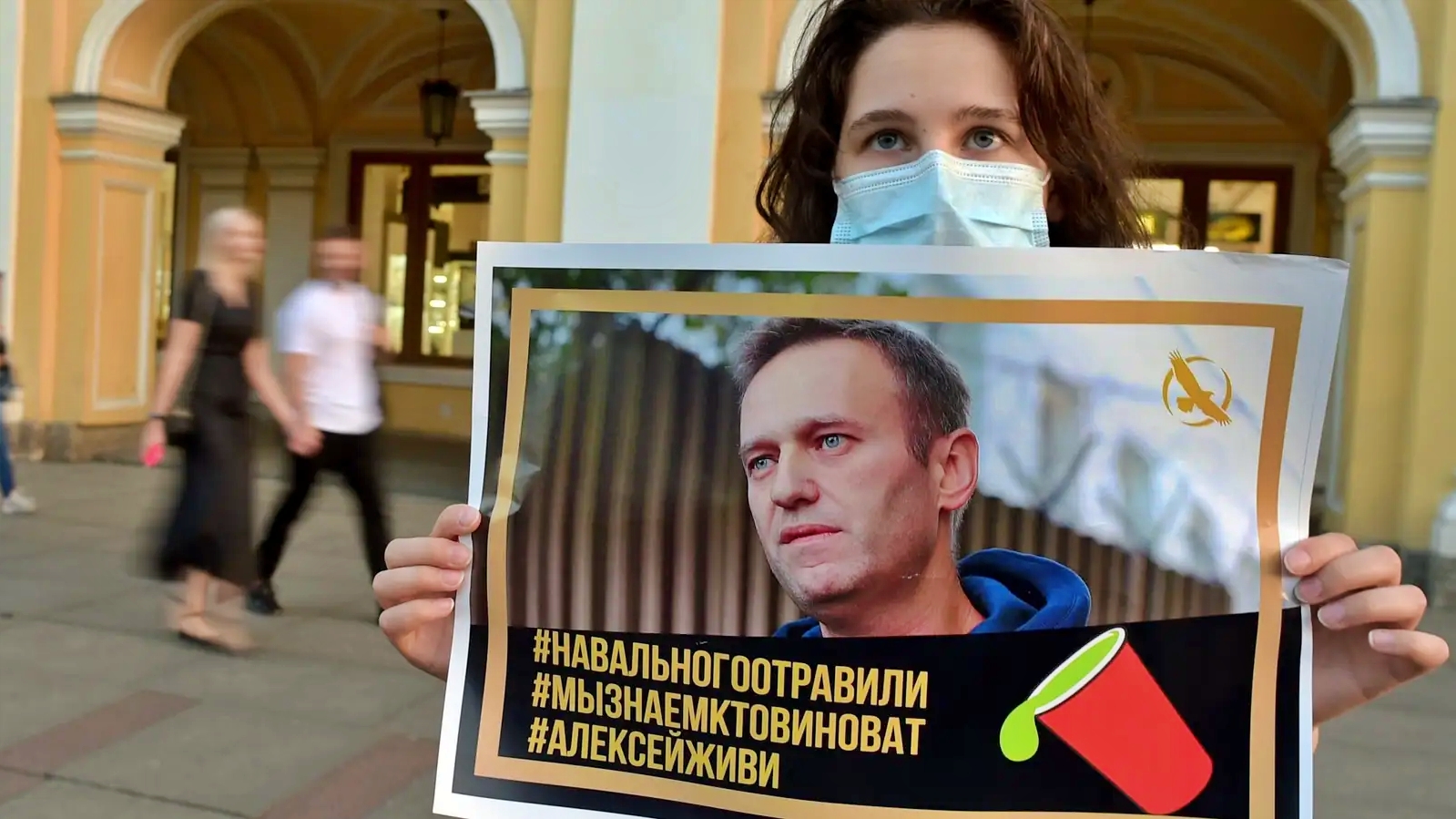مؤيدة للمعارض الروسي نافالني في سانت بطرسبرغ. 20 أغسظس