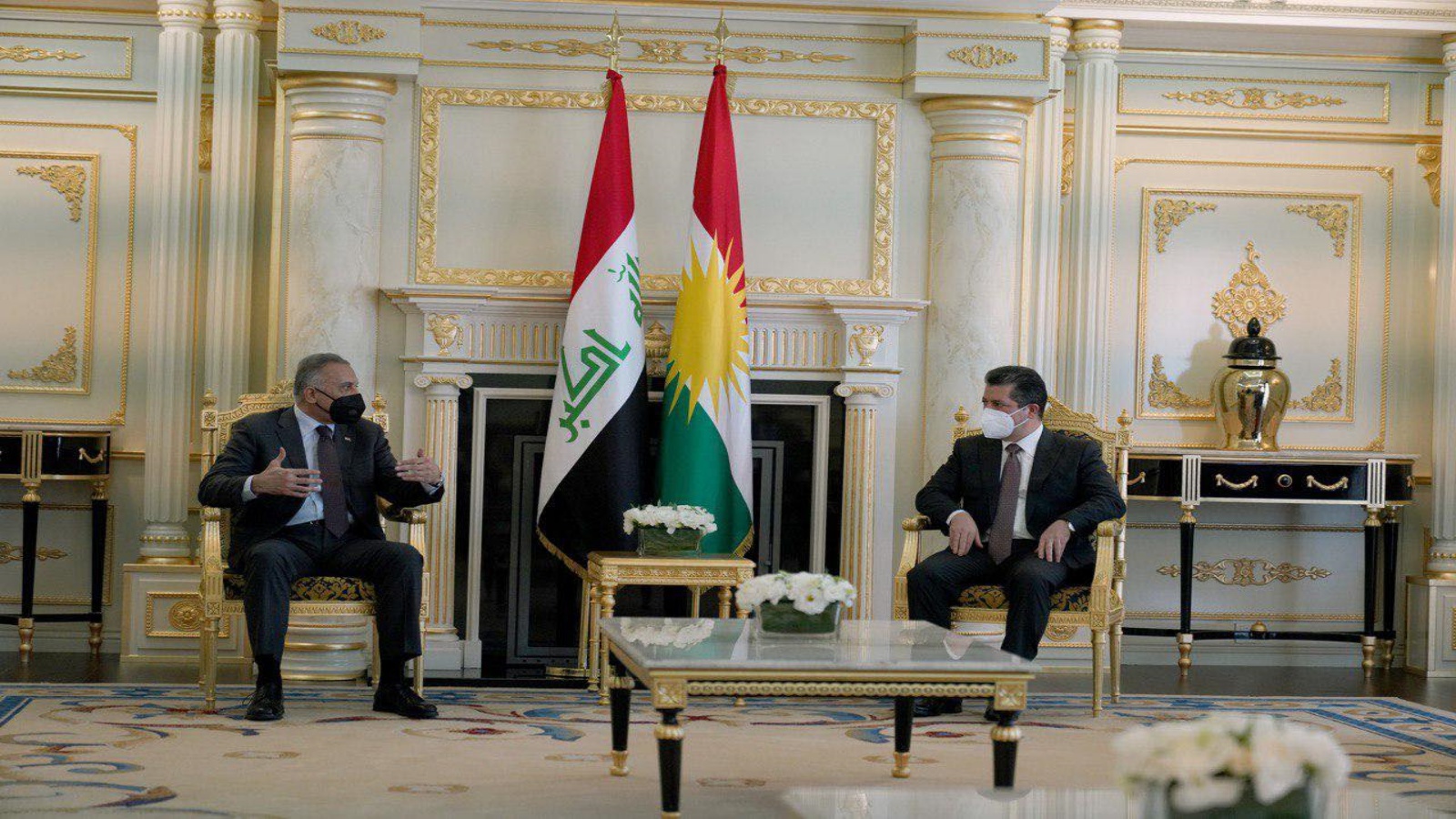 الكاظمي مجتمعا في اربيل مع رئيس وزراء اقليم كردستان مسرور بارزاني