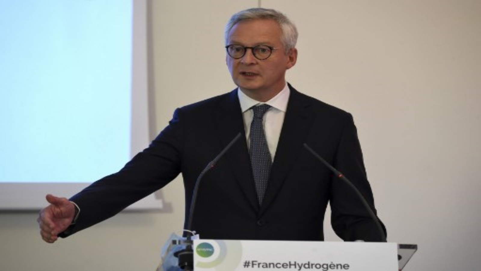 وزير المالية والاقتصاد الفرنسي برونو لو مير يعرض استراتيجية الهيدروجين الفرنسية في باريس في 8 سبتمبر 2020.