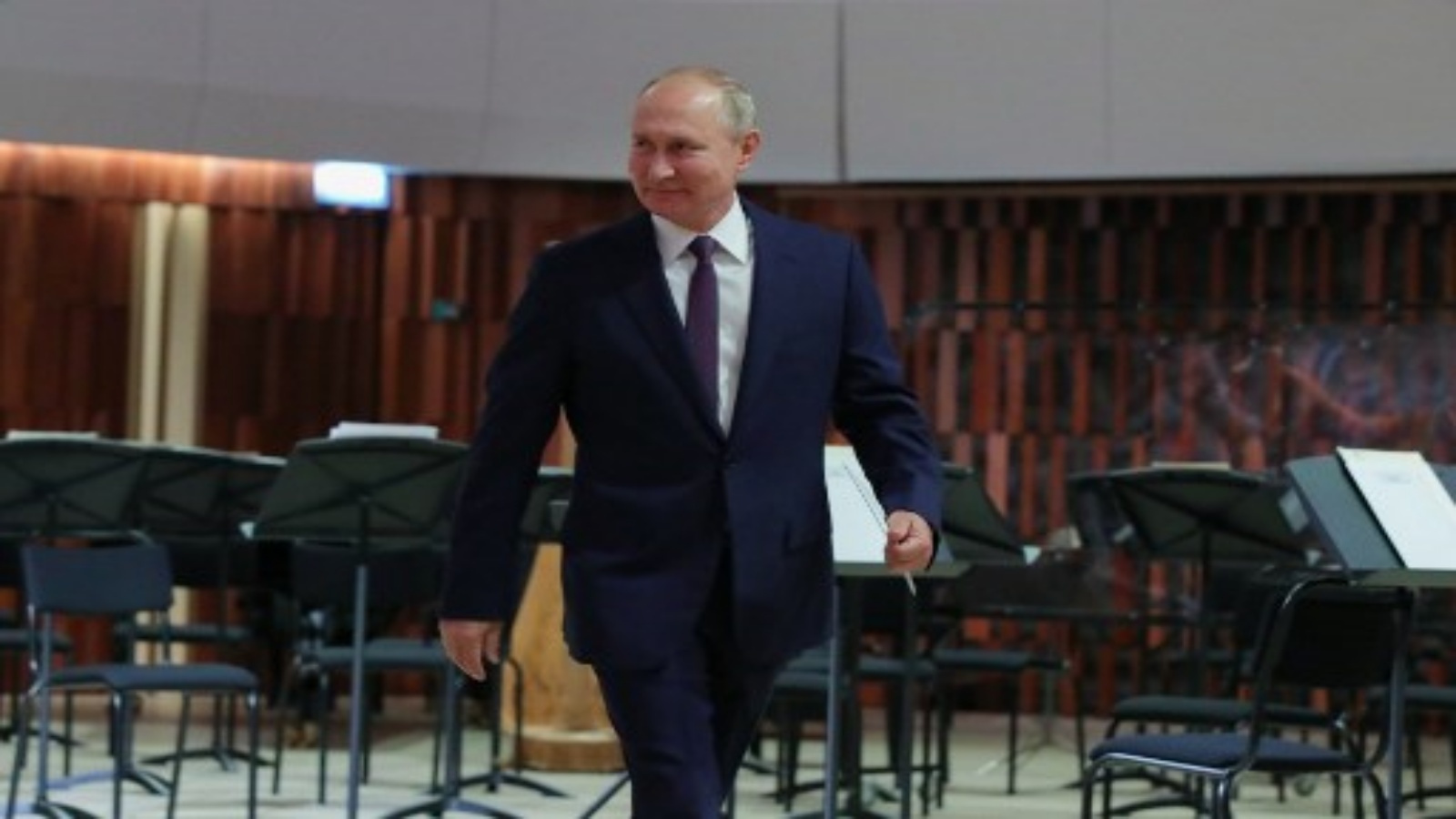 الرئيس الروسي فلاديمير بوتين يسير لإلقاء خطاب خلال احتفالات يوم مدينة موسكو في حديقة زاريادي في موسكو في 5 سبتمبر 2020.