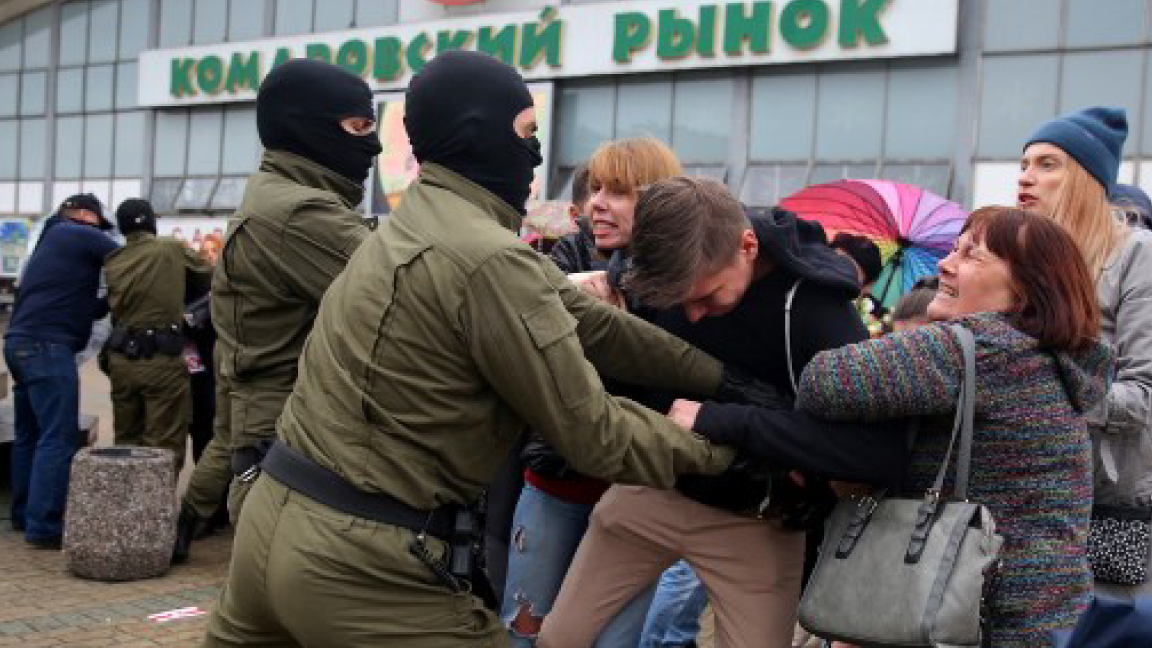 الأمن البيلاروسي يقمع متظاهرين في مينسك الثلاثاء