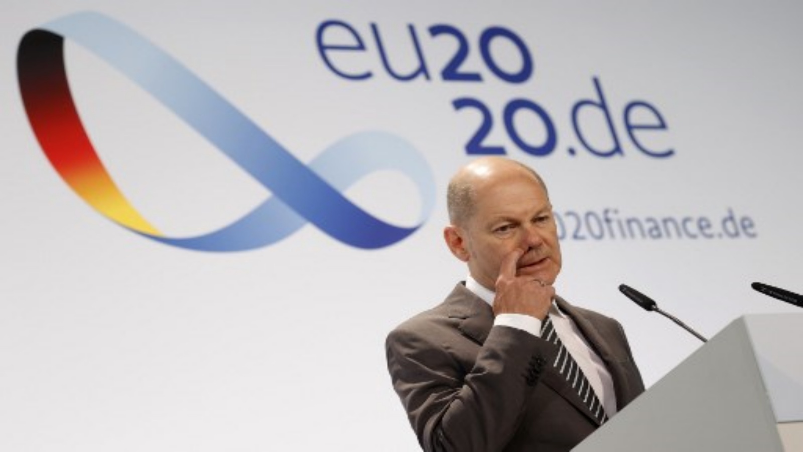 وزير المالية الألماني ونائب المستشار أولاف شولتز يلقي بيانًا خلال اليوم الثاني من الاجتماع غير الرسمي لوزراء الاقتصاد والشؤون المالية في الاتحاد الأوروبي في برلين ، 12 سبتمبر 2020.