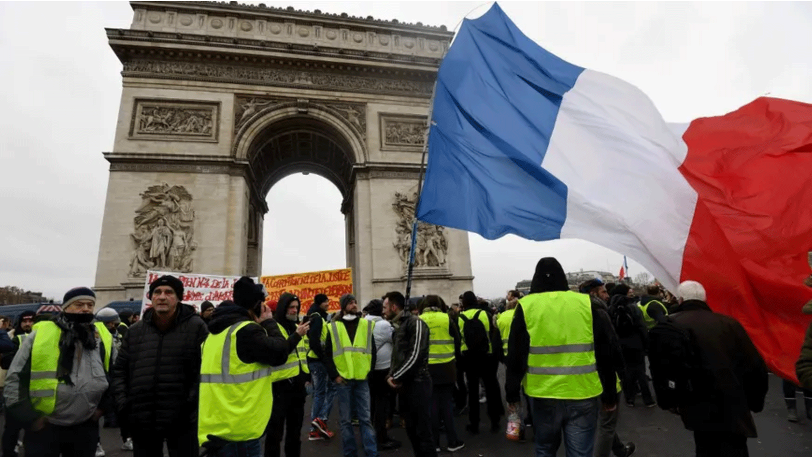صورة من الأرشيف لتظاهرات السترات الصفراء في باريس
