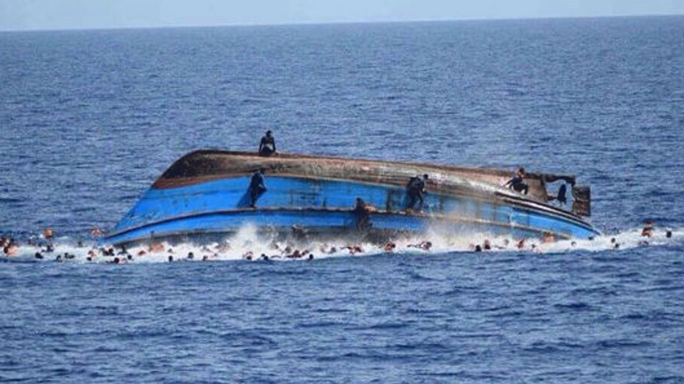 صورة أرشيفية لمركب مهاجرين غرق قبالة سواحل كريت في العام 2016