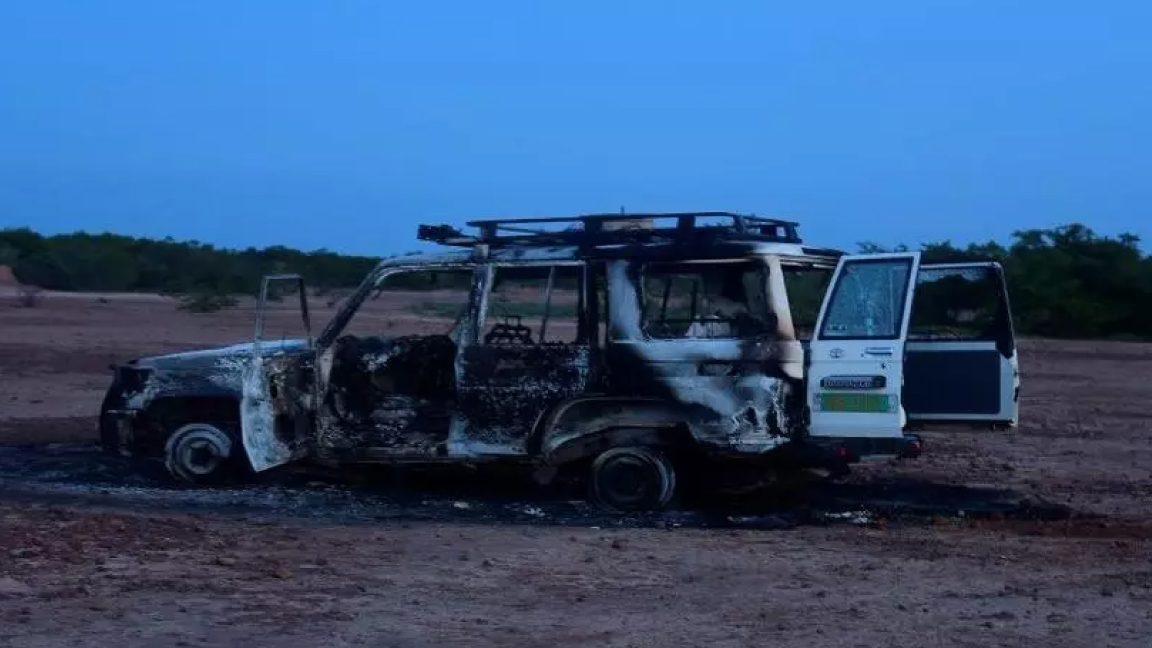 السيارة التي قُتل فيها الفرنسيون ومرشدهم وسائقهم في النيجر في 9 أغسطس الماضي