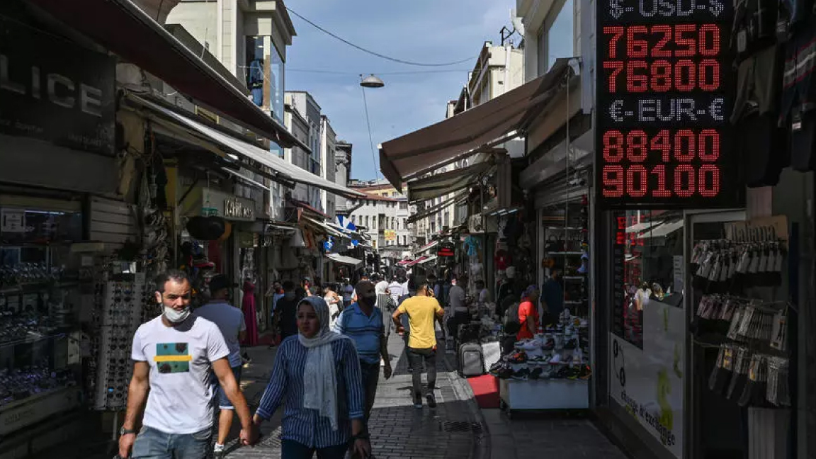 سوق البازار الكبير في اسطنبول الخميس