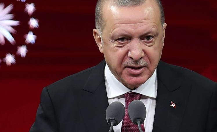 تركيا تصعد حملتها في دفاع عن رئيسها اردوغان
