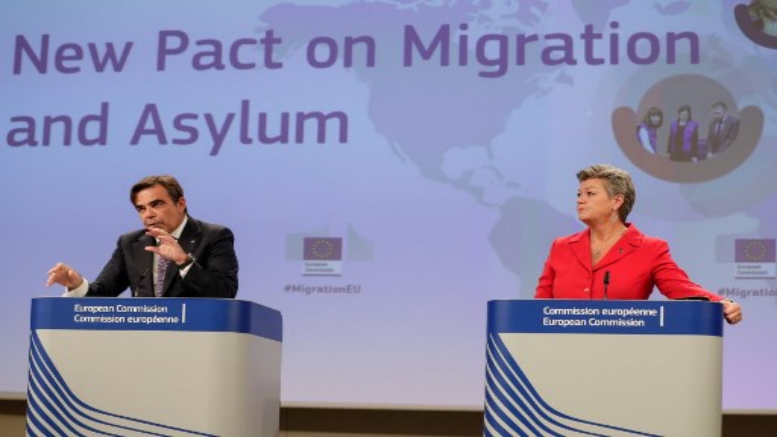 رئيسة المفوضية الأوروبية أورسولا فون دير لاين تلقي بيانًا بشأن الميثاق الجديد للهجرة واللجوء في المفوضية الأوروبية في بروكسل ، في 23 سبتمبر 2020