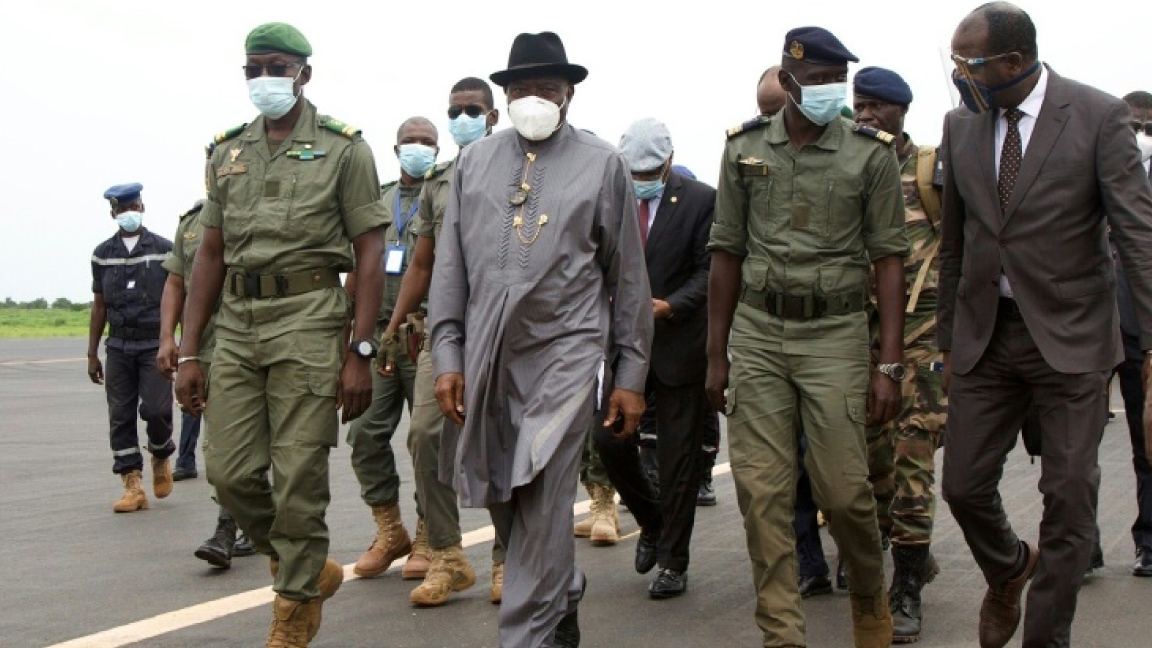 رئيس نيجيريا السابق غودلاك جوناثان لدى وصوله إلى باماكو في 22 أغسطس الماضي