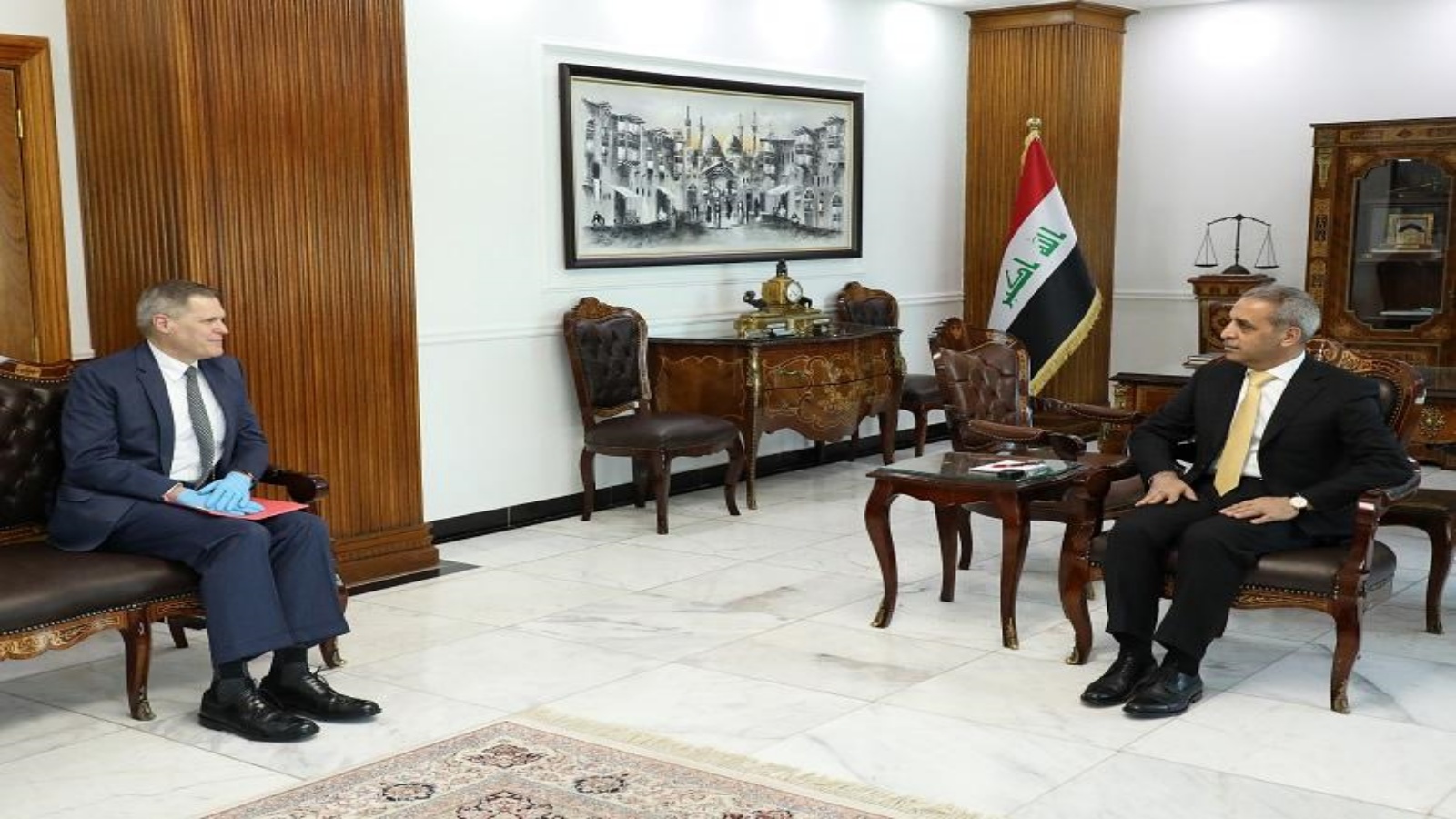 رئيس مجلس القضاء العراقي يبحث مع السفير الاميركي استهداف المليشيات للبعثات الدبلوماسية