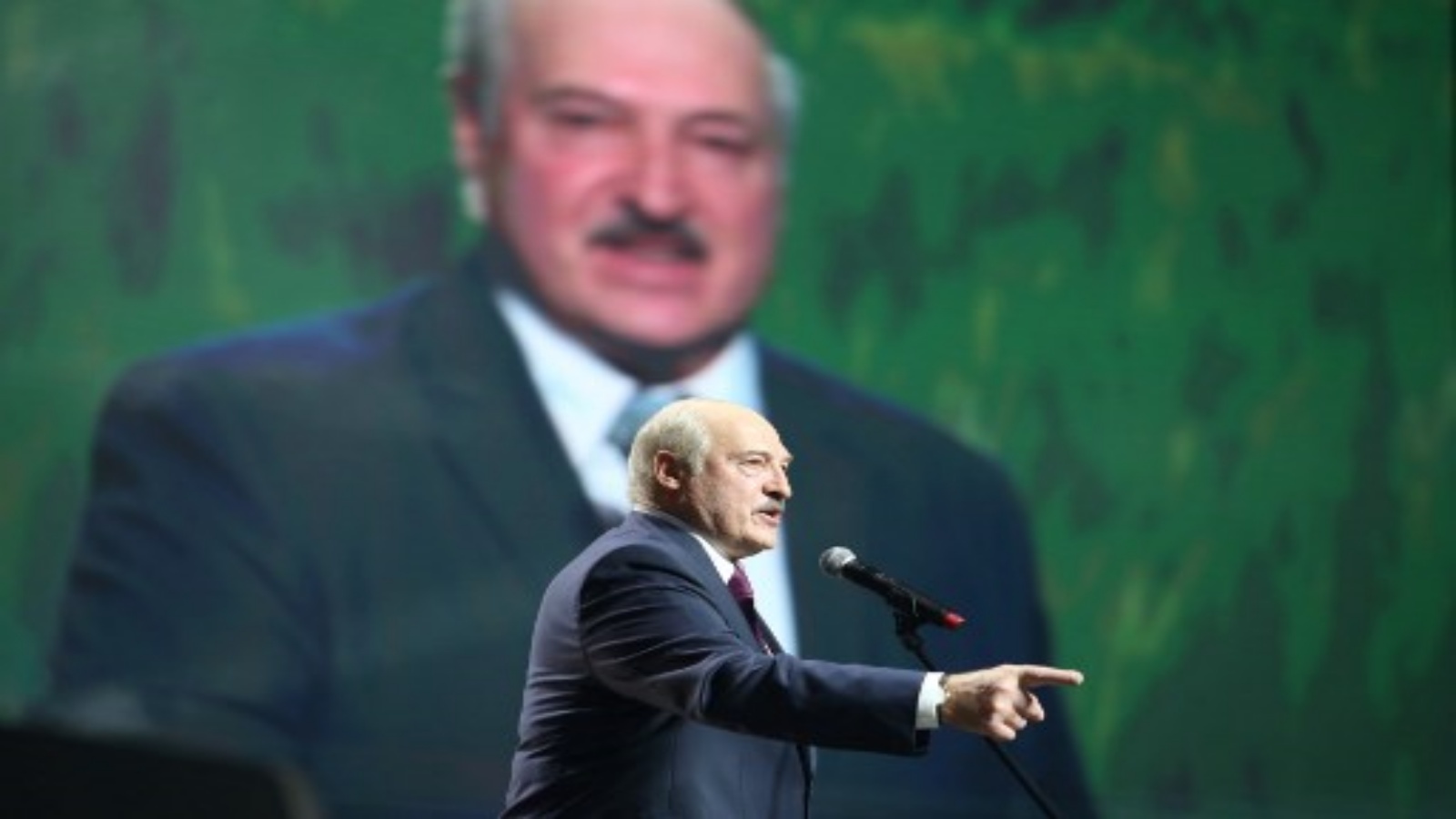 الرئيس البيلاروسي ألكسندر لوكاشينكو خطابًا منتصف الشهر الماضي في مينسك