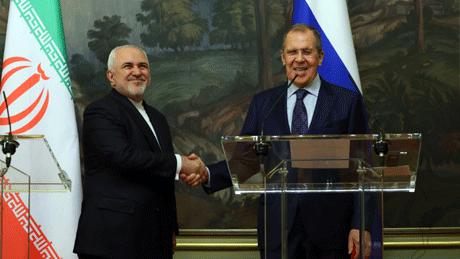 وزير الخارجية الروسي سيرغي لافروف خلال مؤتمر صحافي مع نظيره الإيراني محمد جواد ظريف الذي يزور موسكو في 24 أيلول/سبتمبر 2020