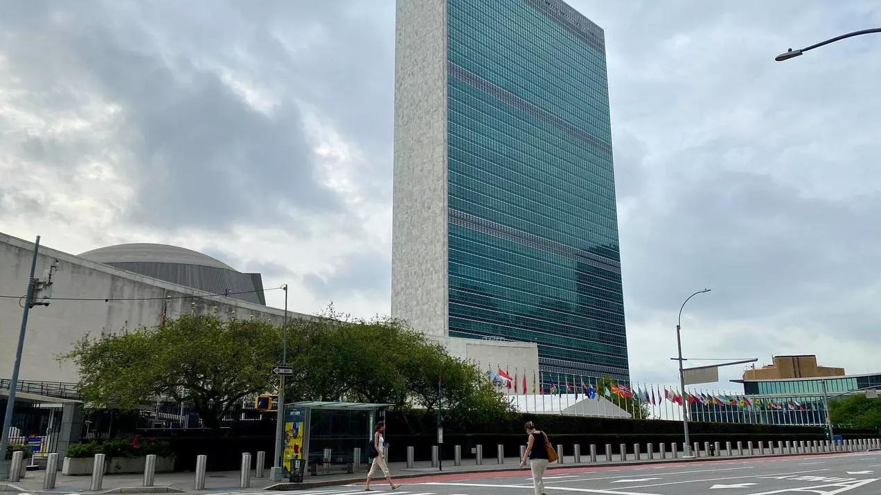 شارع شبه مقفر أمام مقر الأمم المتحدة في نيويورك في 9 أيلول/سبتمبر 2020