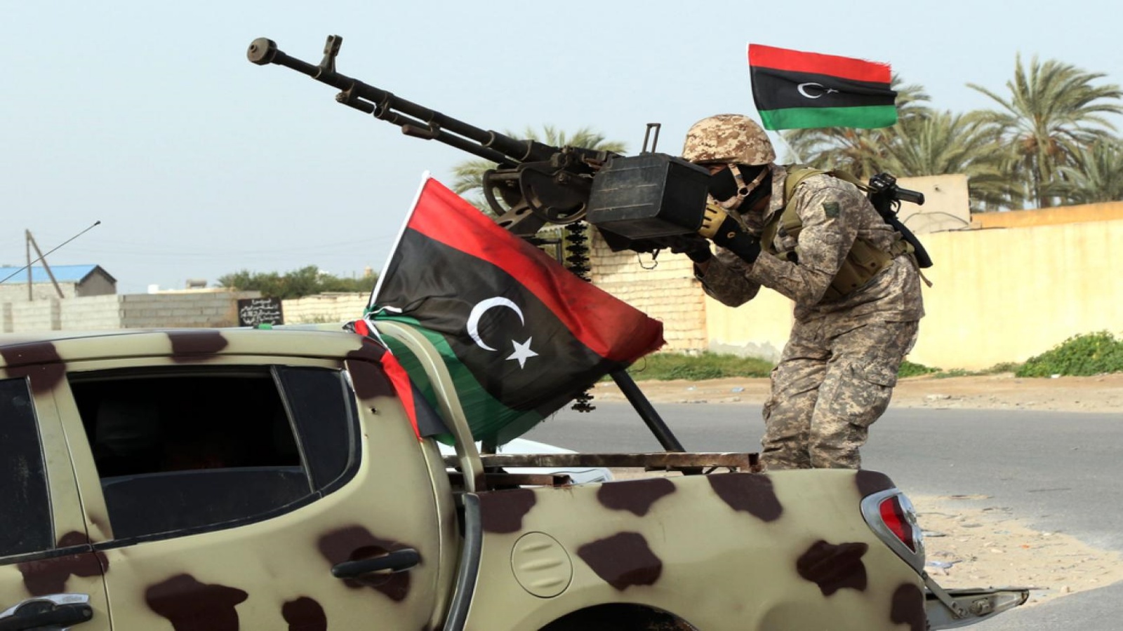 احد عناصر الميليشيات الليبية المتناحرة - أرشيف (أ ف ب)