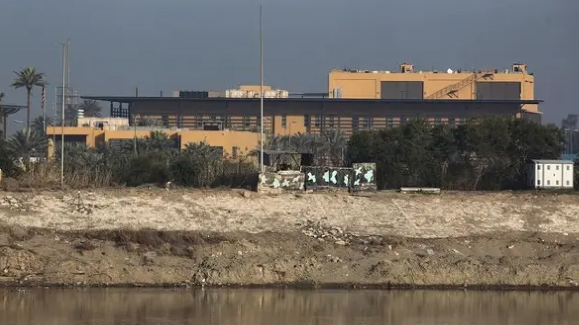 السفارة الأميركية في المنطقة الخضراء ببغداد هدف دائم لصواريخ الفصائل الموالية لإيران