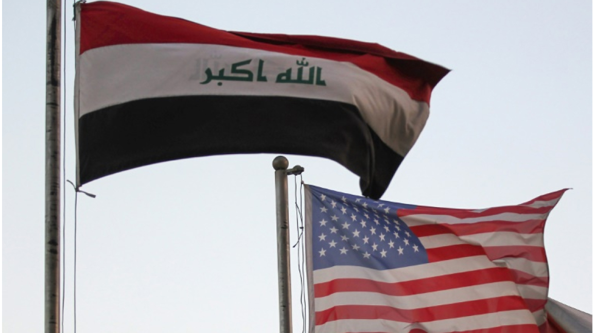 علما العراق والولايات المتحدة امام فندق في بغداد