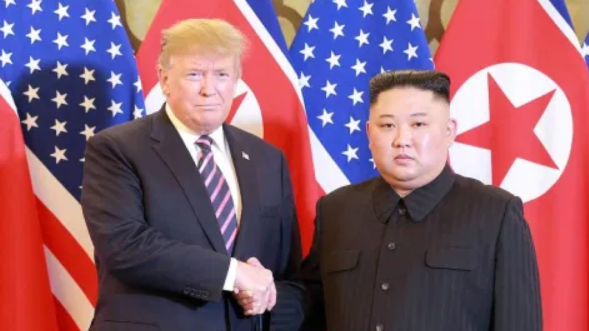 الرئيس الأميركي والزعمي الكوري الشمالي في العاصمة الفيتنامية في فبراير 2019
