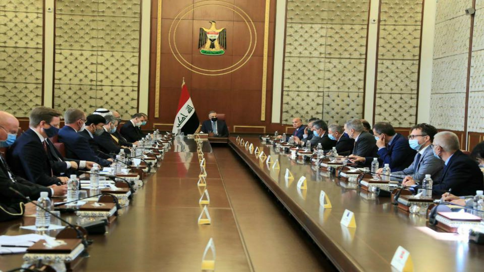 الكاظمي خلال اجتماعه الاربعاء الماضي مع السفراء العرب والاجانب في بغداد