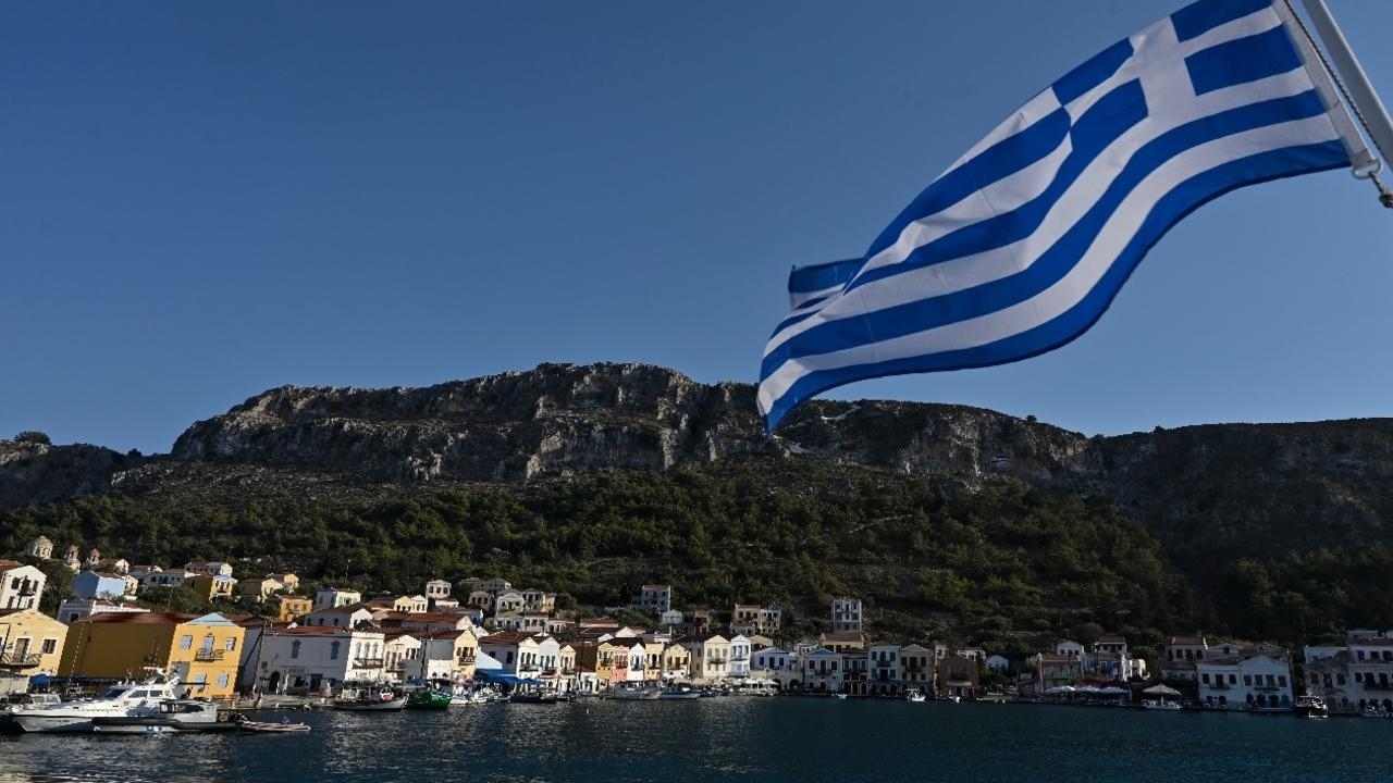 جزيرة ميس اليونانية وبحرها محل نزاع بين اليونان وتركيا