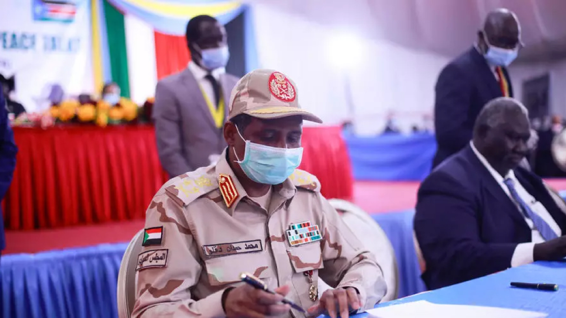 نائب رئيس مجلس السيادة السوداني يوقع بالأحرف الأولى اتفاق سلام بين الحكومة والمتمردين في جوبا في 31 أغسطس الماضي