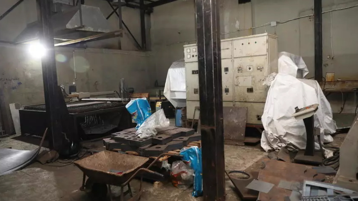 صورة من داخل منشأة قال بنيامين نتانياهو إنه مصنع لصواريخ حزب الله في ضاحية بيروت في 29 سبتمبر