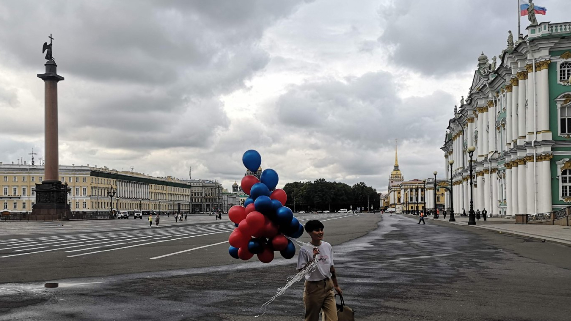 ساحة دفورتسكوفايا في سان بطرسبرغ خالية بسبب كورونا في أول سبتمبر الماضي