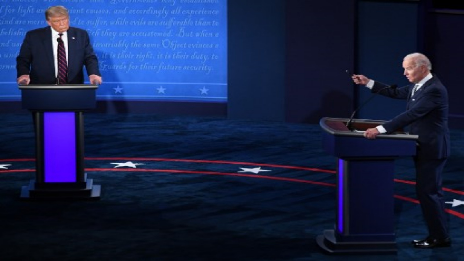صورة من المناظرة الرئاسية الاولى في 29 سبتمبر 2020 ، بين الرئيس الأمريكي دونالد ترمب والمرشح الرئاسي الديمقراطي ونائب الرئيس الأمريكي السابق جو بايدن في جامعة كيس ويسترن ريزيرف وكليفلاند كلينك في كليفلاند ، أوهايو