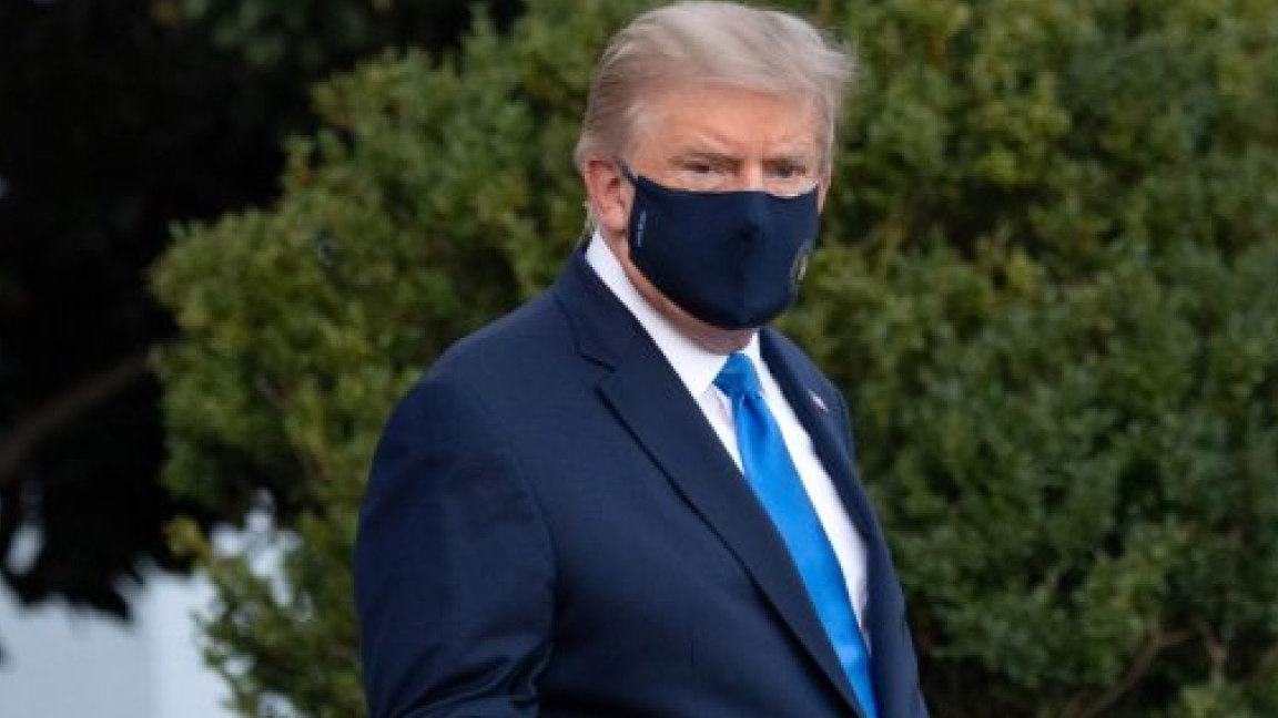 ترمب في أثناء توجهه إلى المستشفى الجمعة
