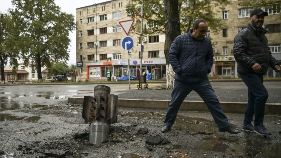 صاروخ أذربيجاني غير منفجر في أحد شوارع ستيباناكرت عاصمة قره باغ الثلاثاء