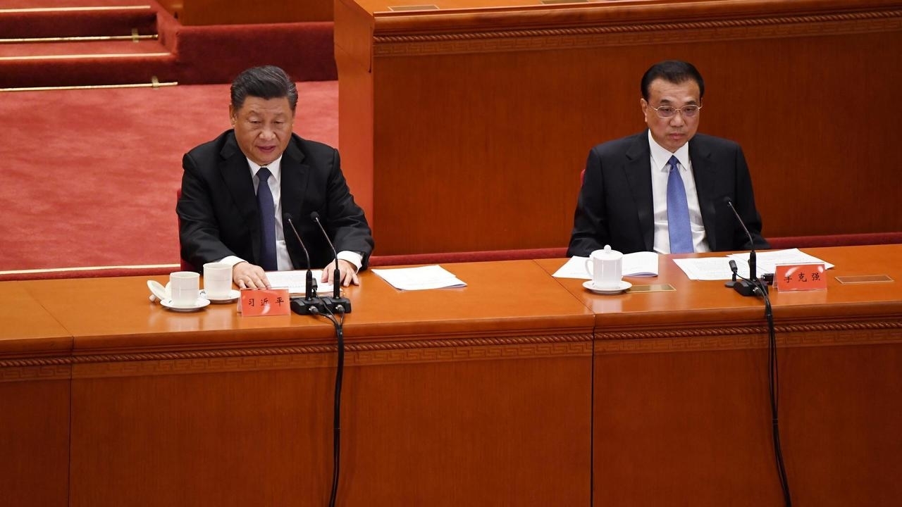 الرئيس الصيني شي جينبينغ (يسار) أثناء إلقائه الخطاب في بكين بتاريخ 23 تشرين الأول/أكتوبر 2020