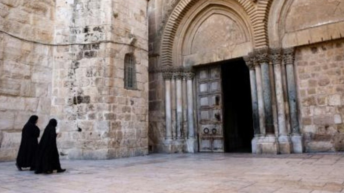 راهبتان تعودان إلى كنيسة القيامة في القدس الشرقية الأحد بعد تخفيف القيود الصحية