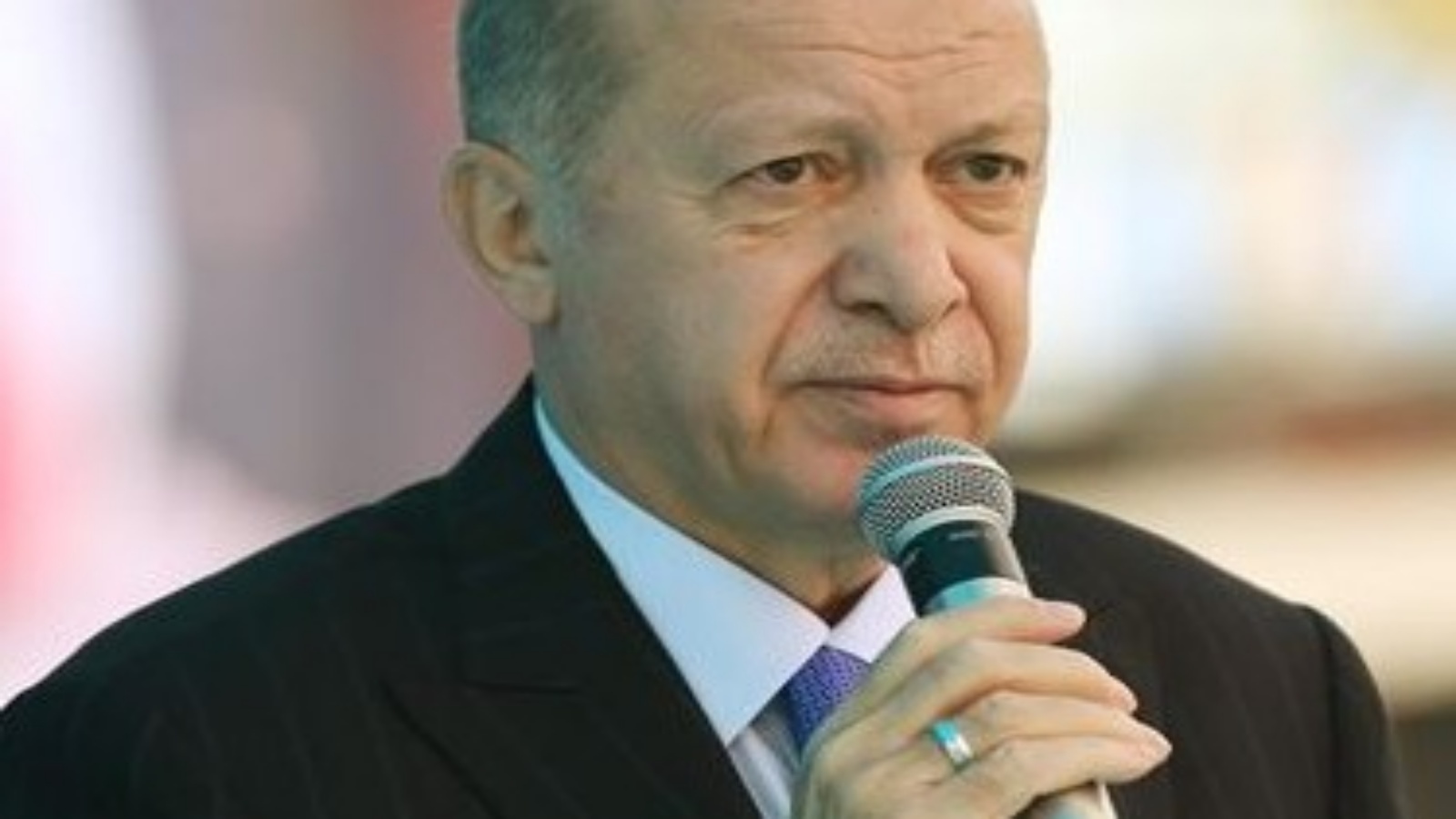 أردوغان يخطب في مؤتمر حزبة في شرق تركيا (الأناضول) 