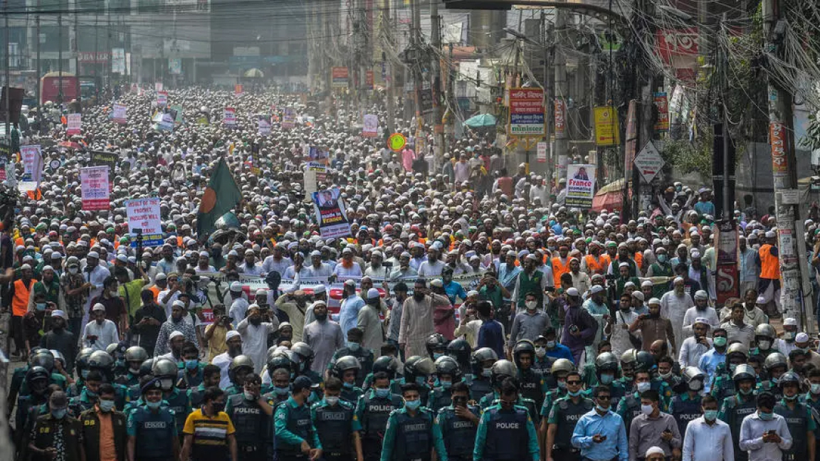 تظاهرة في دكا ببنغلادش في 27 أكتوبر منددة بتصريحات الرئيس الفرنسي عن الدين الإسلامي