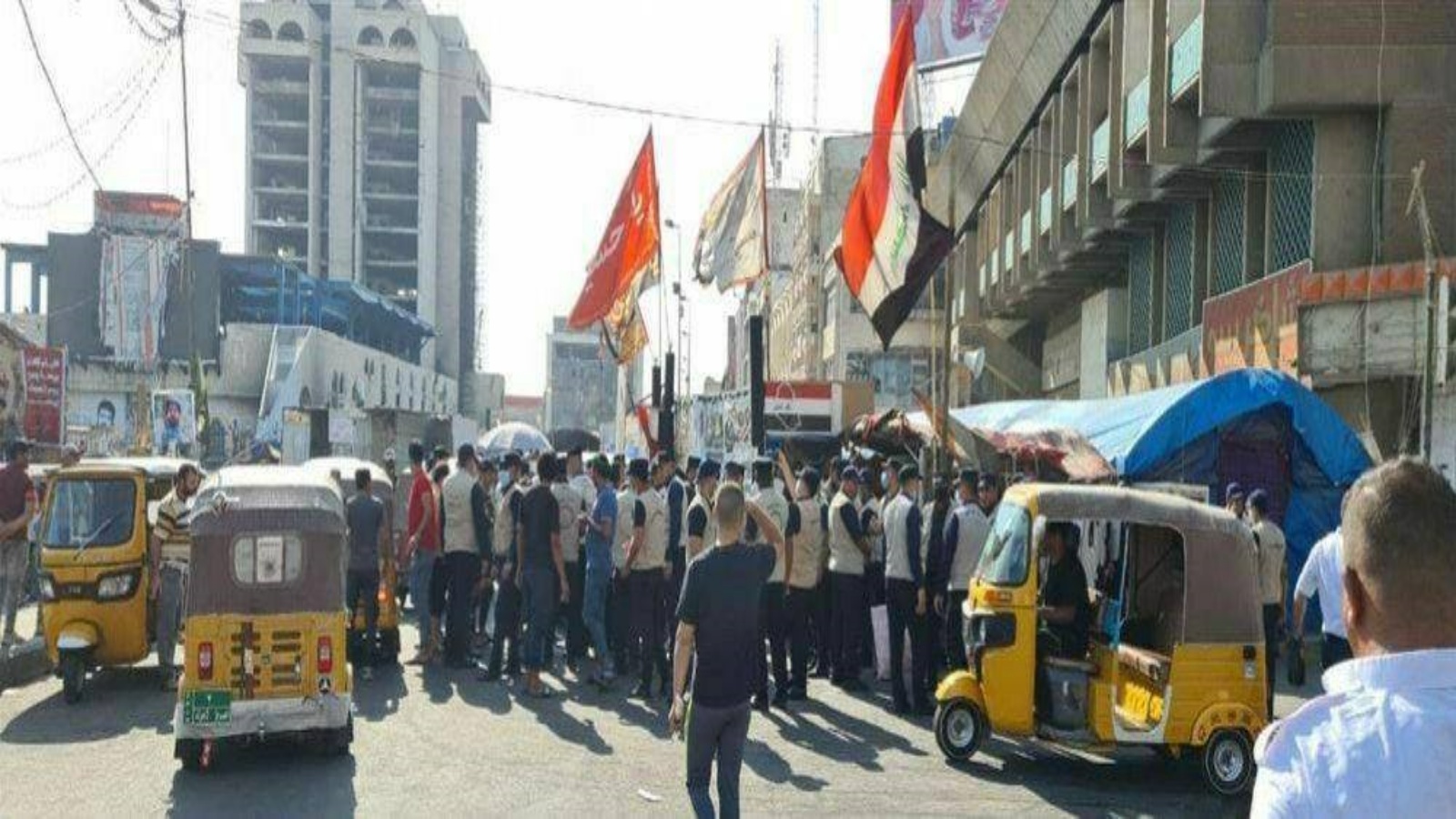 انتشار الشرطة المجتمعية مع القوات الامنية في ساحة التحرير مركز الاحتجاجات وسط بغداد