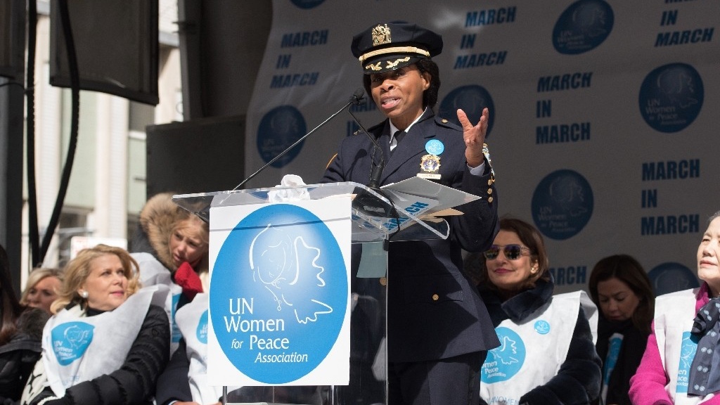 أصبحت خوانيتا هولمز، التي تظهر هنا في عام 2016، أول امرأة تشغل منصب رئيس دورية في قسم شرطة نيويورك