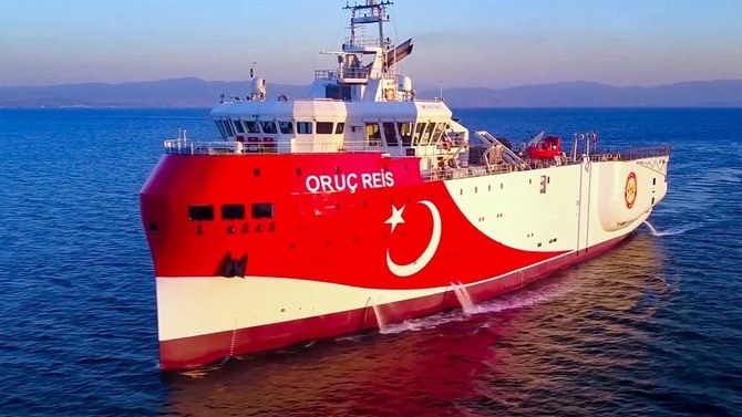 صورة نشرتها وزارة الدفاع التركية في 12 أغسطس تظهر سفينة التنقيب عن الغاز (عروج ريس) في بحر المتوسط