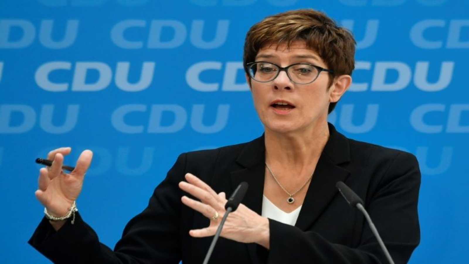 وزيرة الدفاع الألمانية آنيغريت كرامب-كارنباور