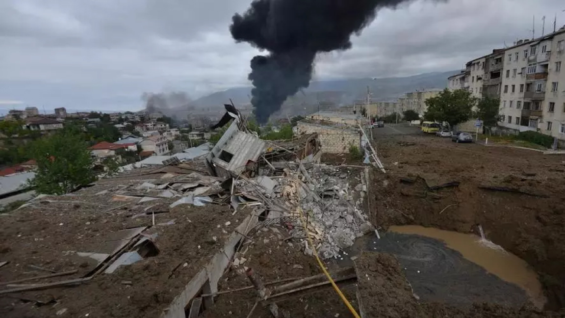 آثار القصف في ستياباناكرت كبرى مدن قره باغ في 4 أكتوبر