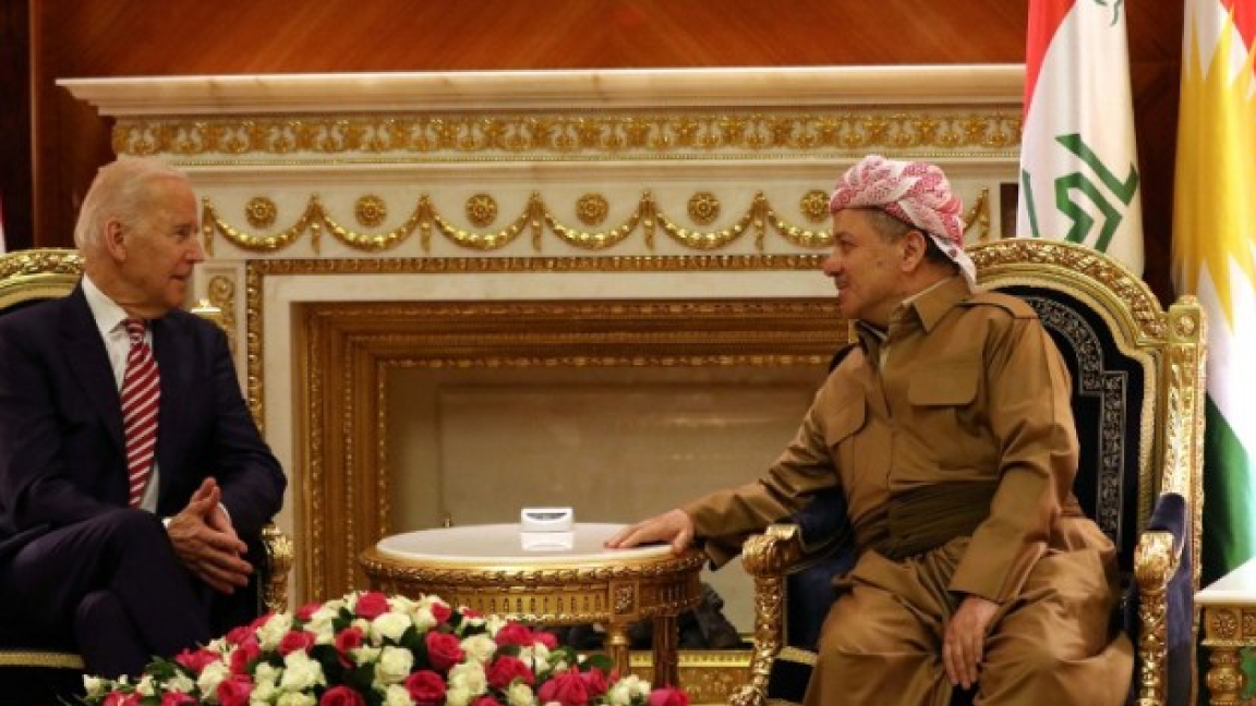 بايدن ملتقيًا بمسعود بارزاني خلال زيارته إلى العراق نائبًا للرئيس الاميركي في عام 2016