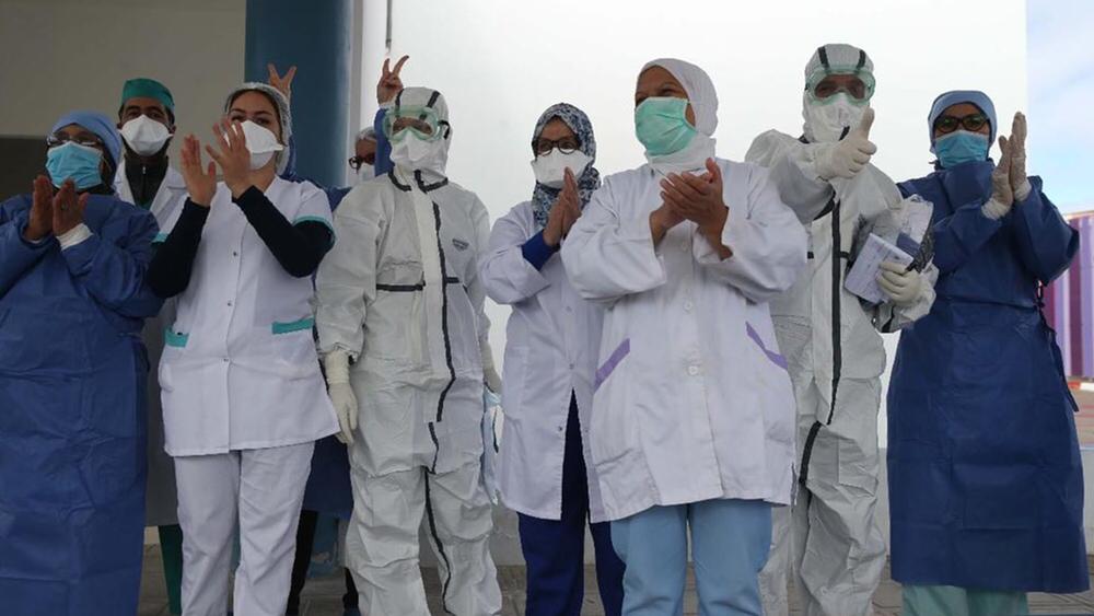 عاملون مغاربة في القطاع الصحي في صدارة الخطوط الامامية لمواجهة فيروس كورونا