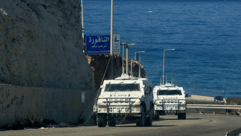 دورية لقوة اليونيفيل عند الحدود الجنوبية للبنان مع إسرائيل قرب بلدة الناقورة
