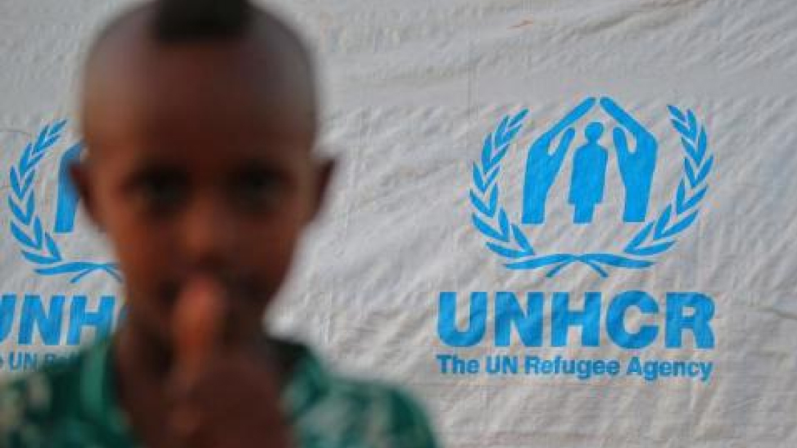 فتى أثيوبي أمام خيمة أممية لغوث اللاجئين الأثيوبيين في السودان الخميس