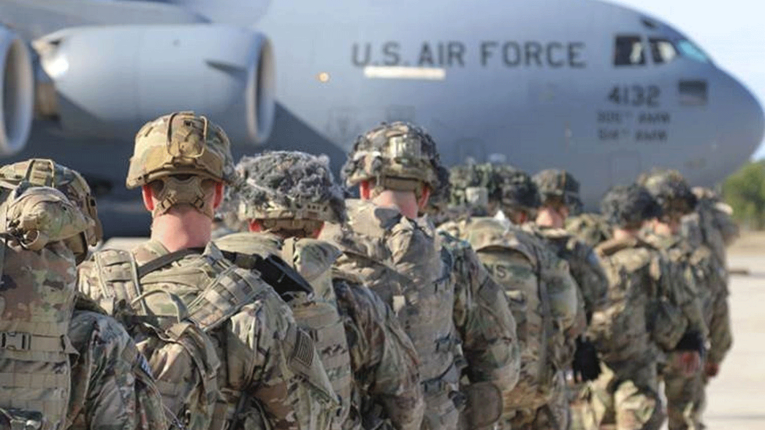 جنود أميركيون في قاعدة عسكرية في كارولاينا الشمالية مطلع العام في طريقهم إلى قواعد انتشار الجيش الأميركي خارج البلاد